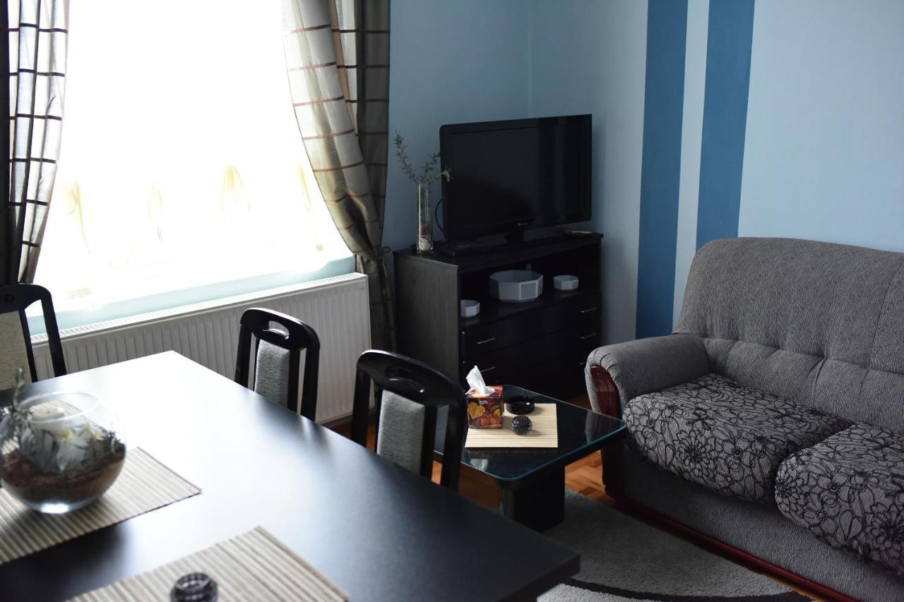 Blue House Apartment *